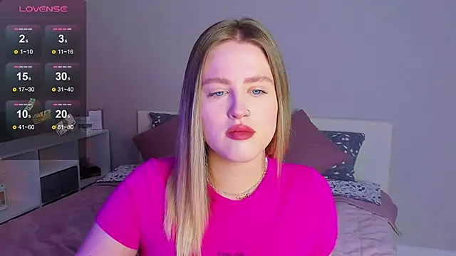 Snapshot of _Sarah_Soul_ chatting on 10.30.25 Sarah Soul online show from 10.30.25