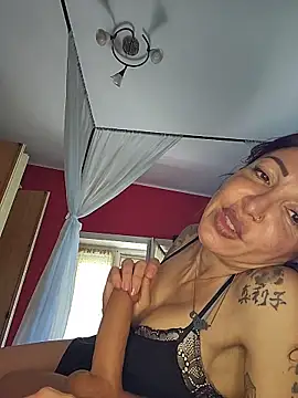 Snapshot of Carolina_red chatting on 06.18.26 Carolina red online show from 06.18.26