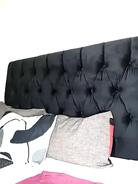 Dark Berry 26 online show from 11.25.25