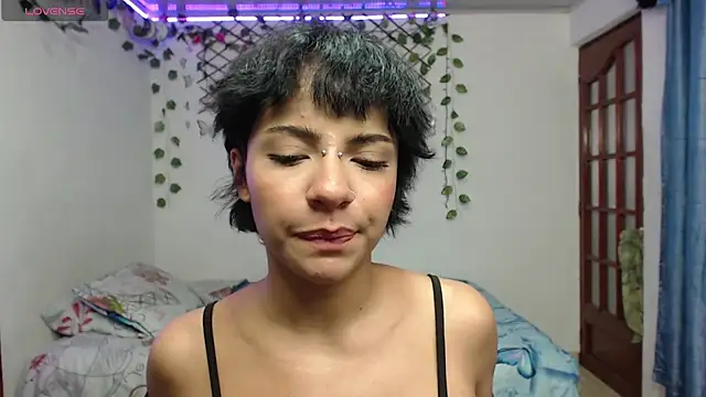 Snapshot of kathina_t chatting on 09.17.25 kathina t online show from 09.17.25