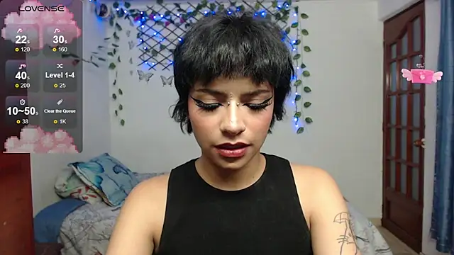 Snapshot of kathina_t chatting on 09.22.25 kathina t online show from 09.22.25