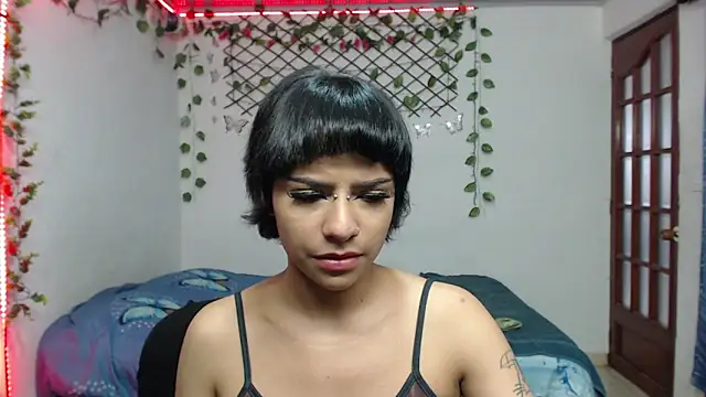 Snapshot of kathina_t chatting on 10.08.25 kathina t online show from 10.08.25