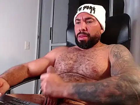 Snapshot of roman_muscle chatting on 02.06.25 roman muscle online show from 02.06.25