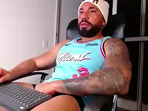 Snapshot of roman_muscle chatting on 02.18.25 roman muscle online show from 02.18.25