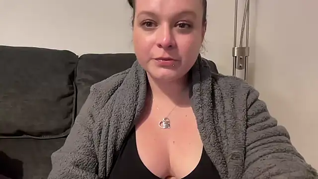 NaughtyWifeUK online show from 03.11.25