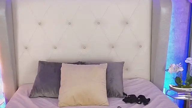 ViolettMoon1 online show from 01.04.25