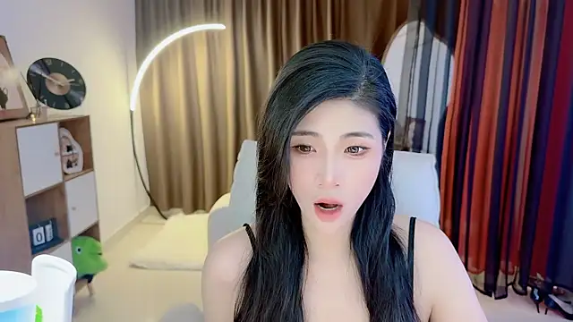 Snapshot of Vaidurya-Yolo chatting on 06.24.26 Vaidurya-Yolo online show from 06.24.26