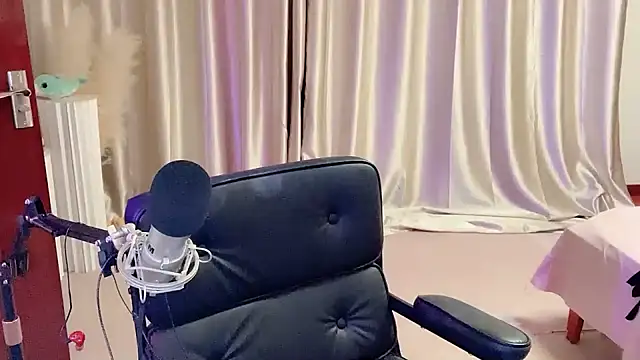 Daisy-77 online show from 02.24.25