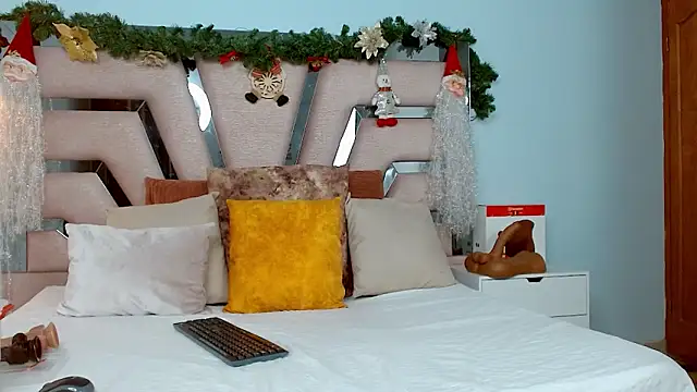 Snapshot of cintia_hills chatting on 12.18.24 cintia hills online show from 12.18.24