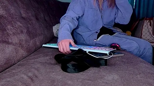 Snapshot of AgnesMillerS chatting on 12.17.24 AgnesMillerS online show from 12.17.24