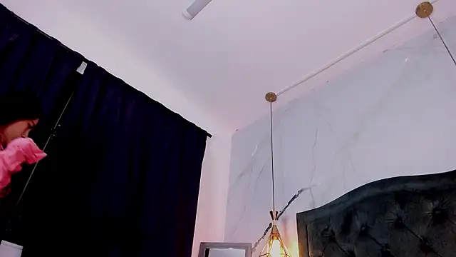 Snapshot of annyvans chatting on 02.25.26 annyvans online show from 02.25.26