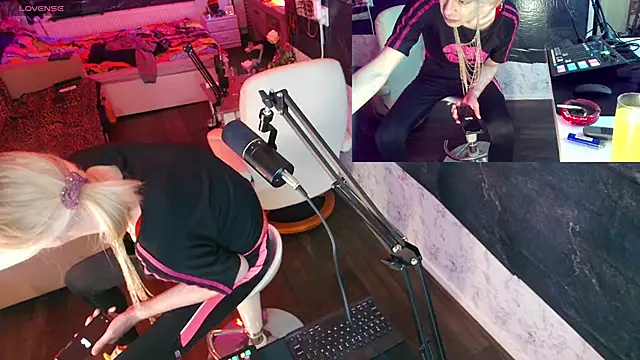 Doggyray44 online show from 12.21.24