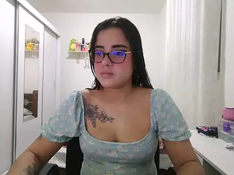 Snapshot of maliamiller chatting on 08.05.26 maliamiller online show from 08.05.26