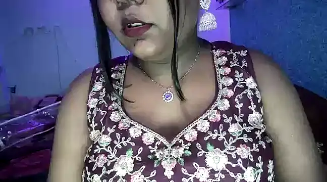 Snapshot of expression_queen chatting on 01.05.25 expression queen online show from 01.05.25