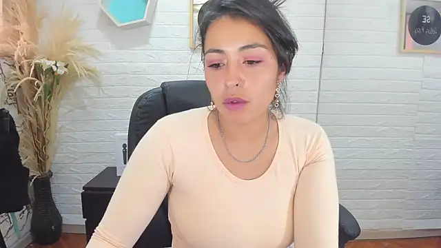 Snapshot of Aisha_09 chatting on 02.21.25 Aisha 09 online show from 02.21.25