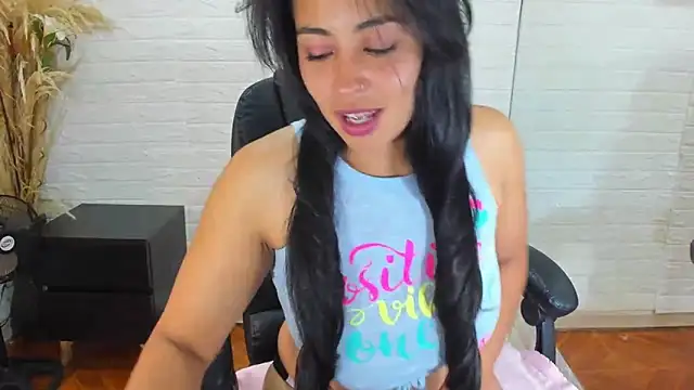 Snapshot of Aisha_09 chatting on 03.11.25 Aisha 09 online show from 03.11.25