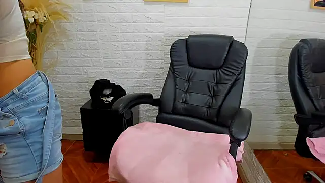 Snapshot of Aisha_09 chatting on 03.14.25 Aisha 09 online show from 03.14.25