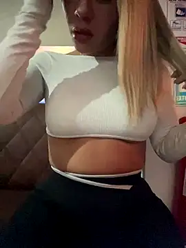 Snapshot of doll_celeste20 chatting on 11.18.25 doll celeste20 online show from 11.18.25