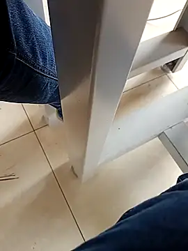 huzi518 online show from 10.31.25