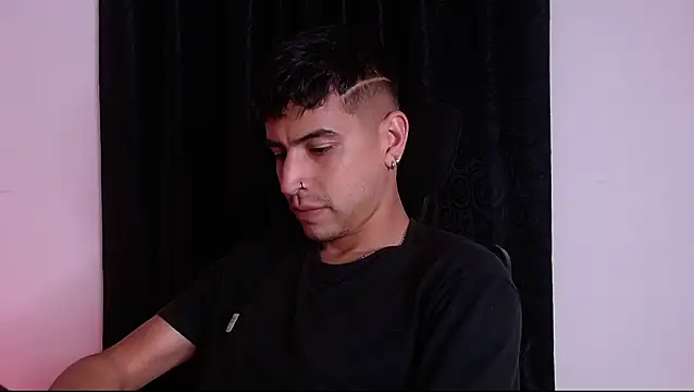 Snapshot of JuannRizo chatting on 03.04.25 JuannRizo online show from 03.04.25