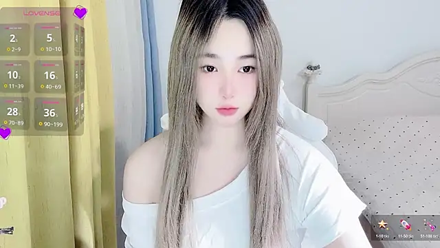 Snapshot of Caitlyn__ chatting on 07.23.26 Caitlyn online show from 07.23.26