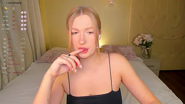 Emma  Leee online show from 03.05.25