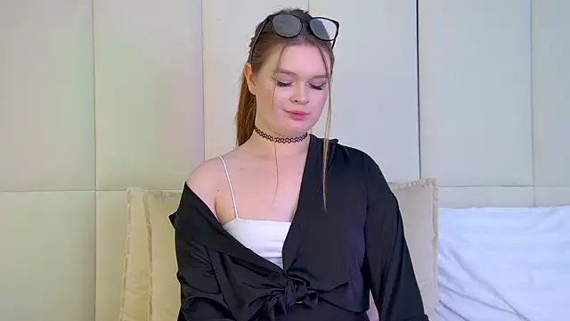 CrystalLyons online show from 03.04.25