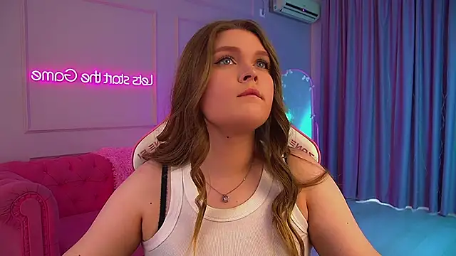Snapshot of CrystalLyons chatting on 07.02.26 CrystalLyons online show from 07.02.26