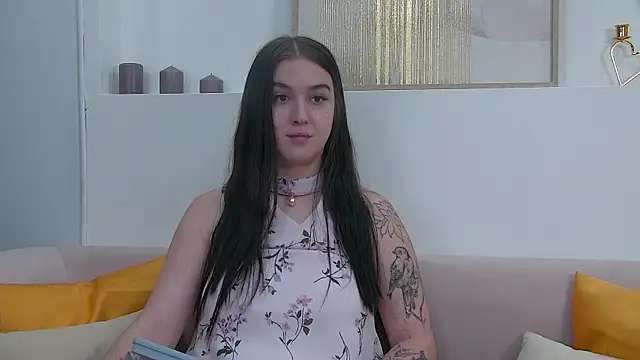 Snapshot of ChristinaMilton chatting on 01.08.25 ChristinaMilton online show from 01.08.25