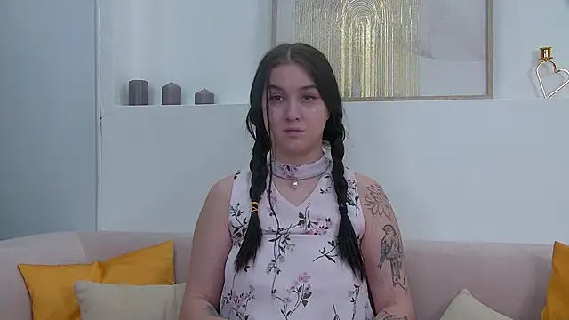 Snapshot of ChristinaMilton chatting on 01.08.25 ChristinaMilton online show from 01.08.25