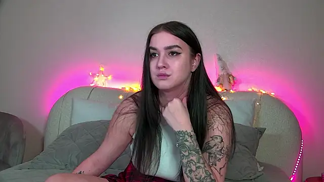 Snapshot of ChristinaMilton chatting on 01.10.25 ChristinaMilton online show from 01.10.25