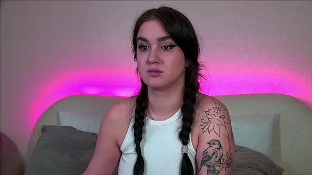 Snapshot of ChristinaMilton chatting on 01.21.25 ChristinaMilton online show from 01.21.25