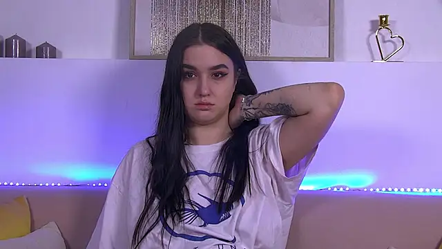 Snapshot of ChristinaMilton chatting on 01.22.25 ChristinaMilton online show from 01.22.25