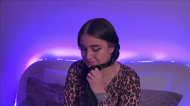 Snapshot of ChristinaMilton chatting on 02.11.25 ChristinaMilton online show from 02.11.25