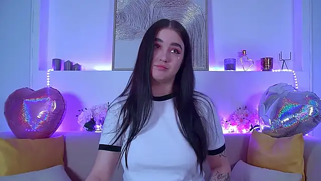 Snapshot of ChristinaMilton chatting on 02.13.25 ChristinaMilton online show from 02.13.25