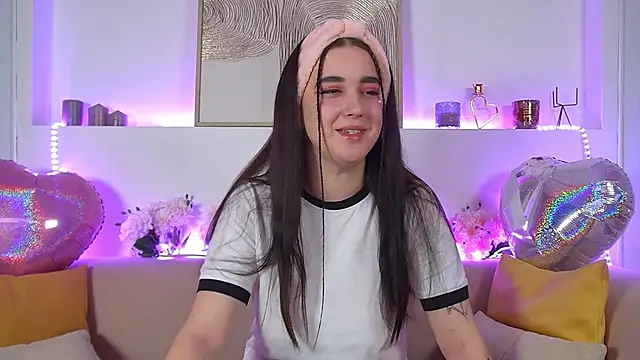 Snapshot of ChristinaMilton chatting on 02.13.25 ChristinaMilton online show from 02.13.25