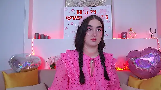 Snapshot of ChristinaMilton chatting on 02.14.25 ChristinaMilton online show from 02.14.25