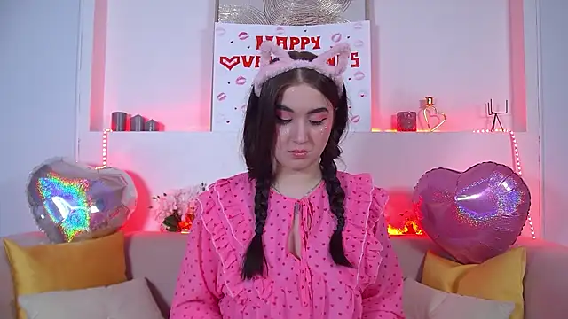 Snapshot of ChristinaMilton chatting on 02.14.25 ChristinaMilton online show from 02.14.25