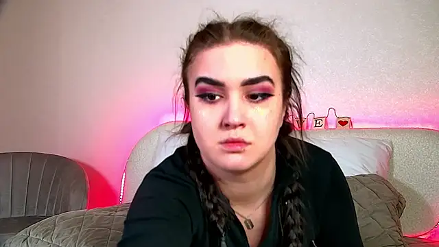 Snapshot of ChristinaMilton chatting on 02.18.25 ChristinaMilton online show from 02.18.25