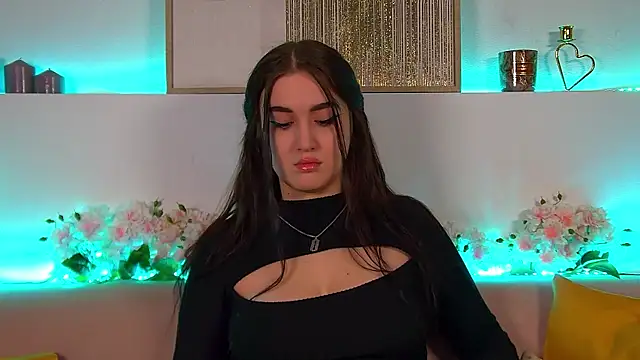 Snapshot of ChristinaMilton chatting on 02.19.25 ChristinaMilton online show from 02.19.25