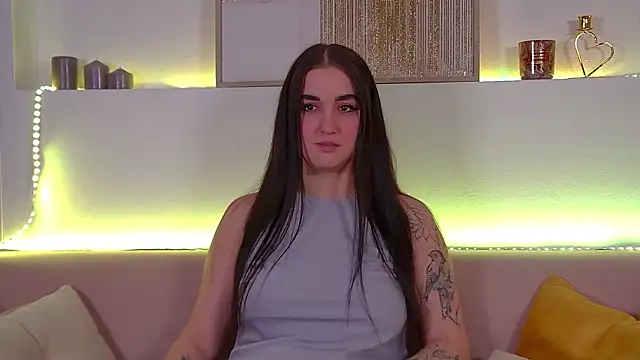 Snapshot of ChristinaMilton chatting on 02.27.25 ChristinaMilton online show from 02.27.25