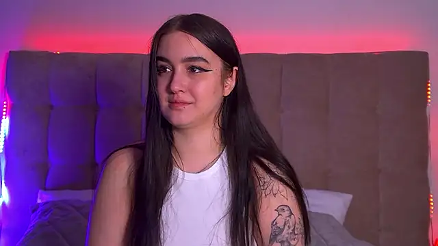 Snapshot of ChristinaMilton chatting on 03.03.25 ChristinaMilton online show from 03.03.25