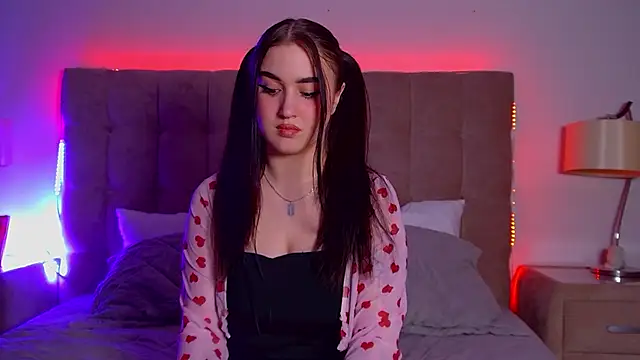 Snapshot of ChristinaMilton chatting on 03.10.25 ChristinaMilton online show from 03.10.25