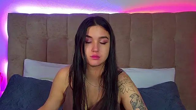 Snapshot of ChristinaMilton chatting on 09.08.25 ChristinaMilton online show from 09.08.25