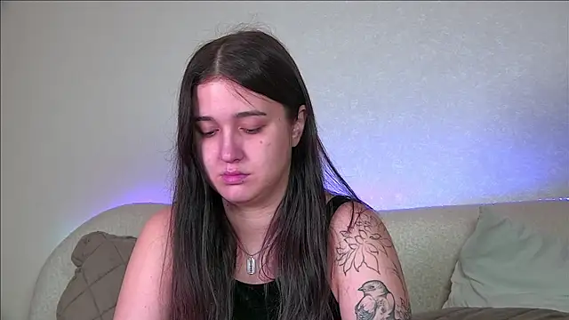 Snapshot of ChristinaMilton chatting on 10.20.25 ChristinaMilton online show from 10.20.25