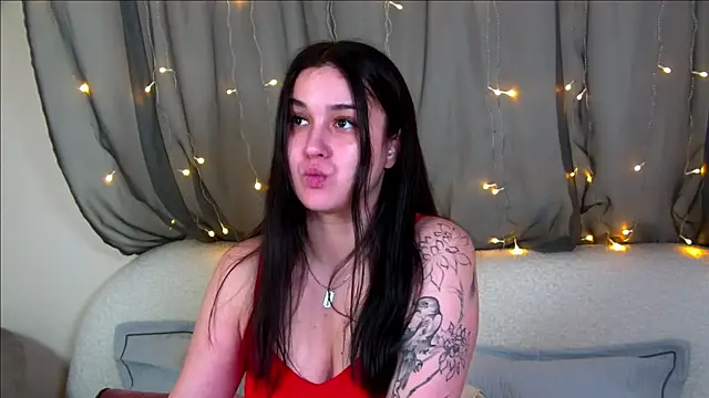 Snapshot of ChristinaMilton chatting on 10.24.25 ChristinaMilton online show from 10.24.25