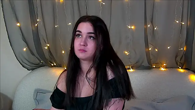 Snapshot of ChristinaMilton chatting on 10.25.25 ChristinaMilton online show from 10.25.25