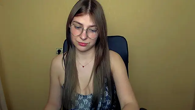 Luna Lush  online show from 11.12.25