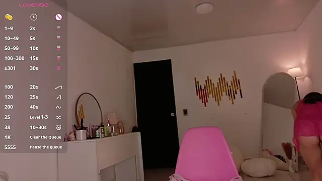 Snapshot of Sarah_cam06 chatting on 02.18.26 Sarah cam06 online show from 02.18.26