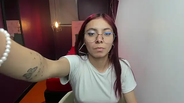 Snapshot of Molly_naughty__ chatting on 12.11.24 Molly naughty online show from 12.11.24